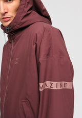 Dominik ist 1.91m und trägt Größe L