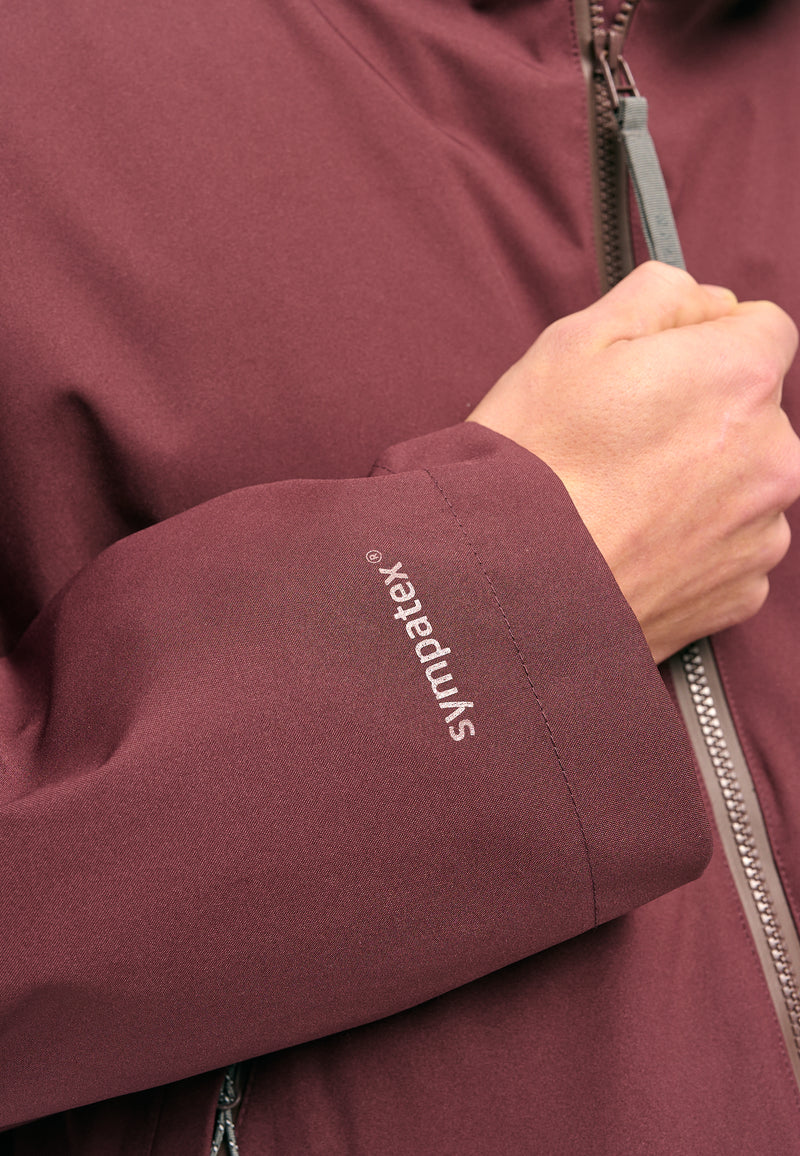 Dominik ist 1.91m und trägt Größe L