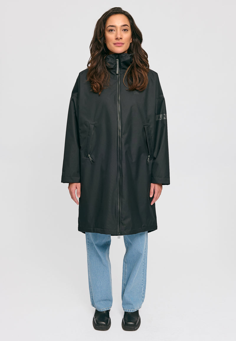 Kate ist 1.75m und trägt Größe S