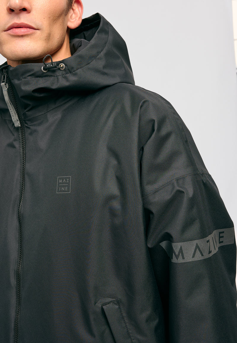 Dominik ist 1.91m und trägt Größe L