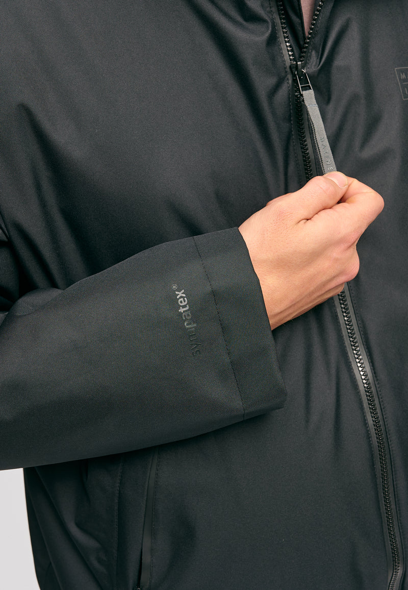 Dominik ist 1.91m und trägt Größe L