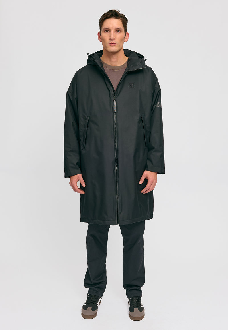 Dominik ist 1.91m und trägt Größe L