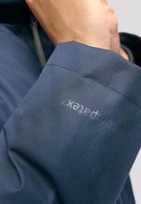 Kate ist 1.75m und trägt Größe S