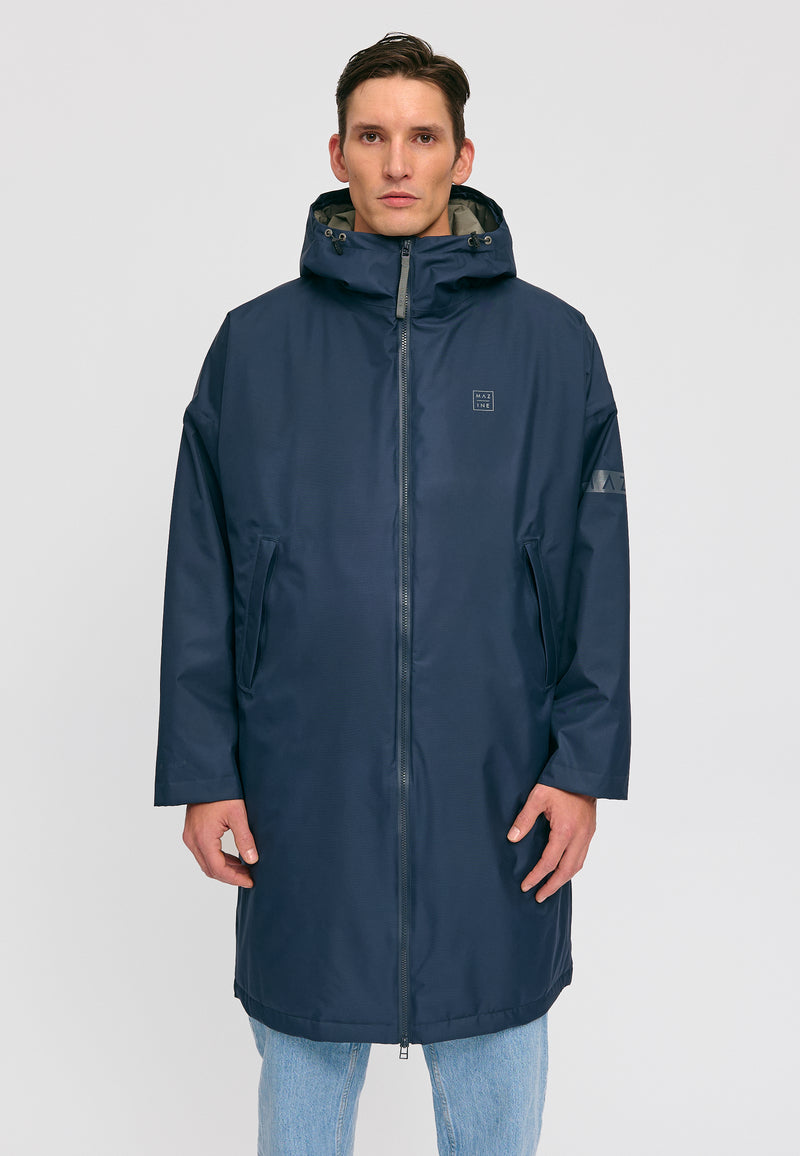 Dominik ist 1.91m und trägt Größe L