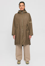 Kate ist 1.75m und trägt Größe S