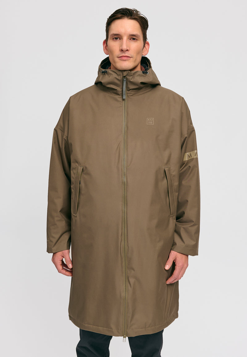 Dominik ist 1.91m und trägt Größe L