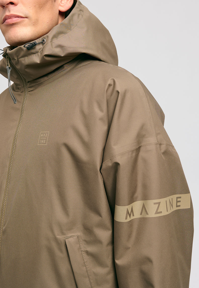 Dominik ist 1.91m und trägt Größe L