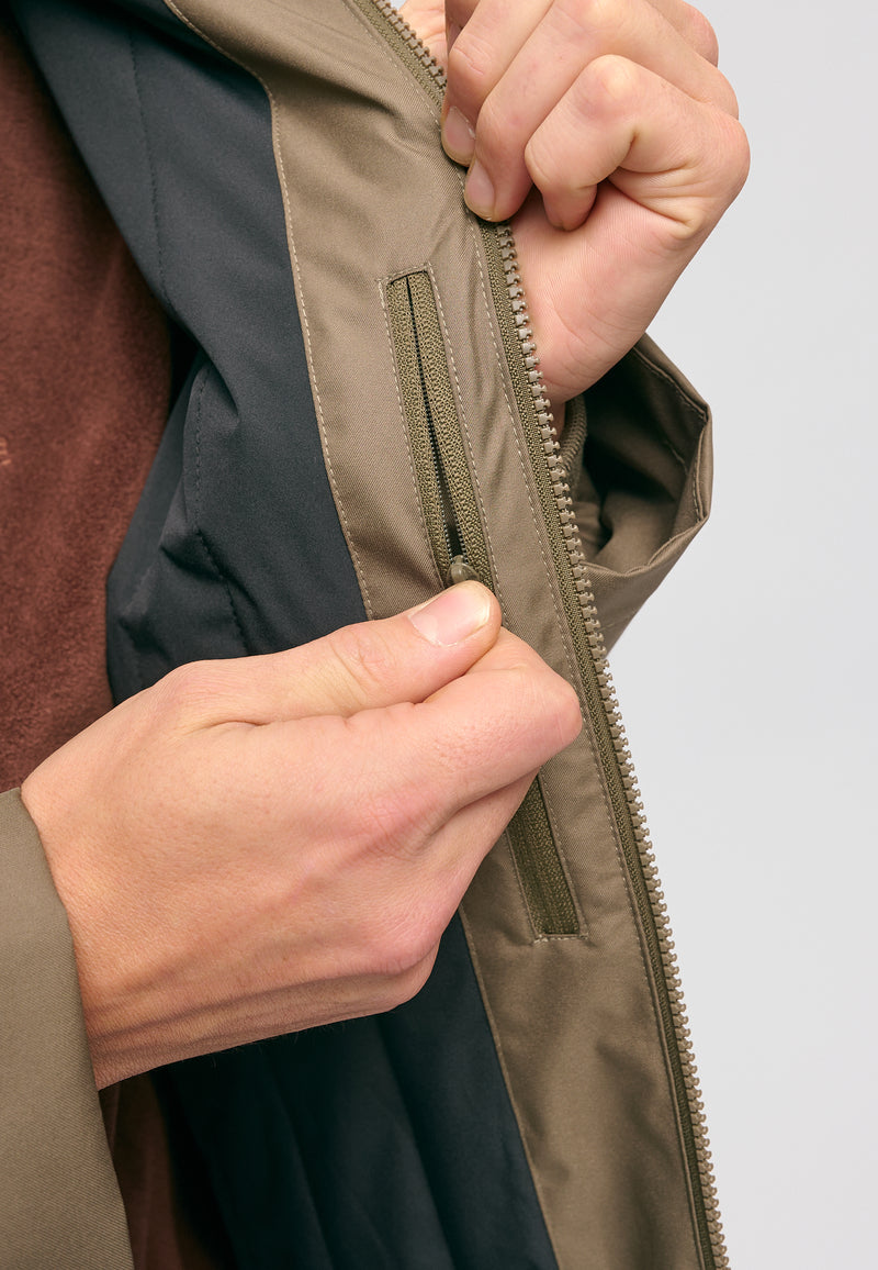 Dominik ist 1.91m und trägt Größe L