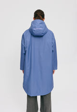 Kate ist 1.75m und trägt Größe S