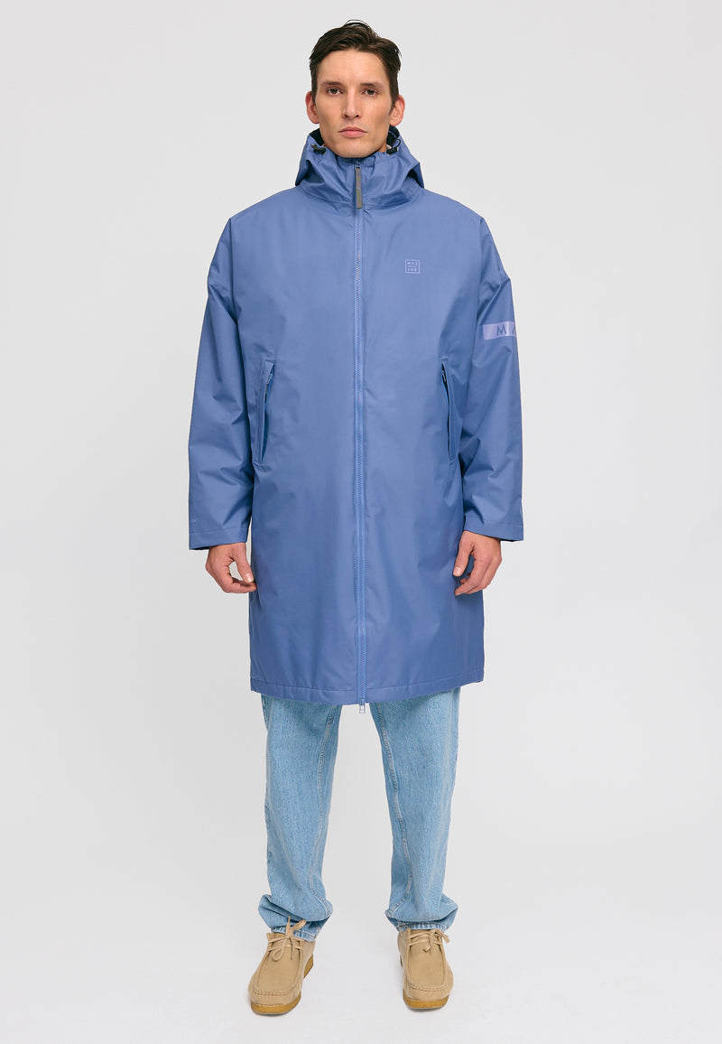 Dominik ist 1.91m und trägt Größe L