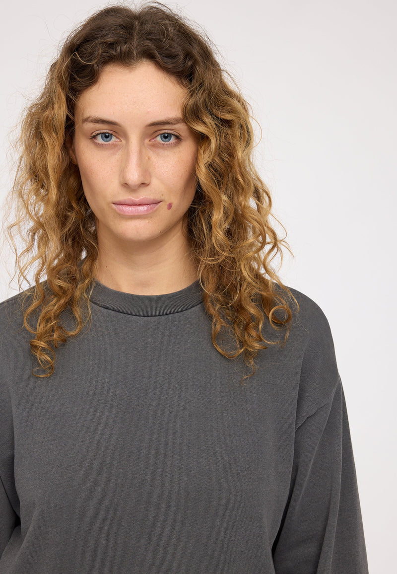 Angelique ist 1,75 und trägt Größe S