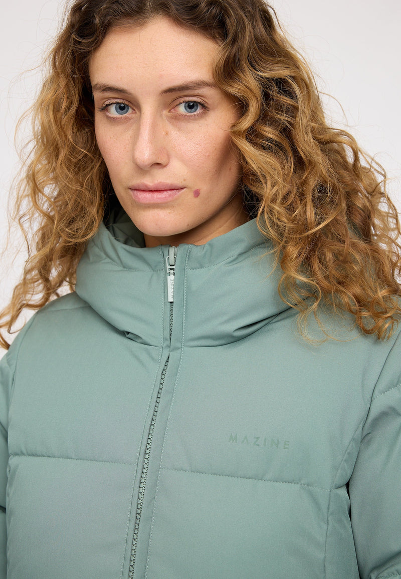 Angelique ist 1,75 und trägt Größe S