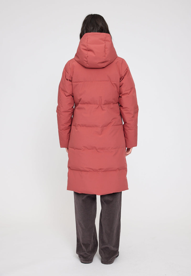 Maren ist 1,75 und trägt Größe S