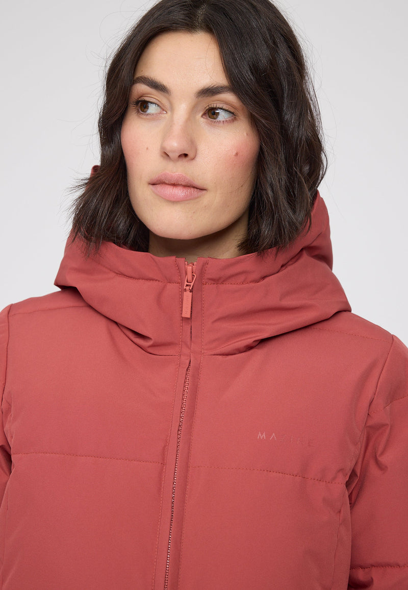 Maren ist 1,75 und trägt Größe S