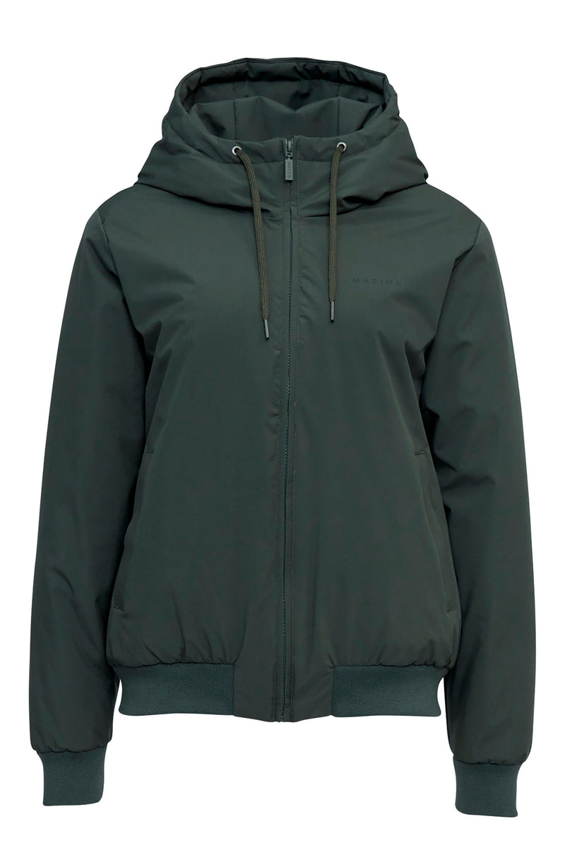 Amber ist 1,74 und trägt Größe S