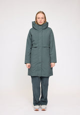 Julia ist 1,78 und trägt Größe S