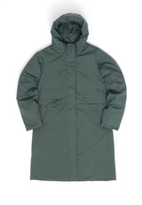 Julia ist 1,78 und trägt Größe S