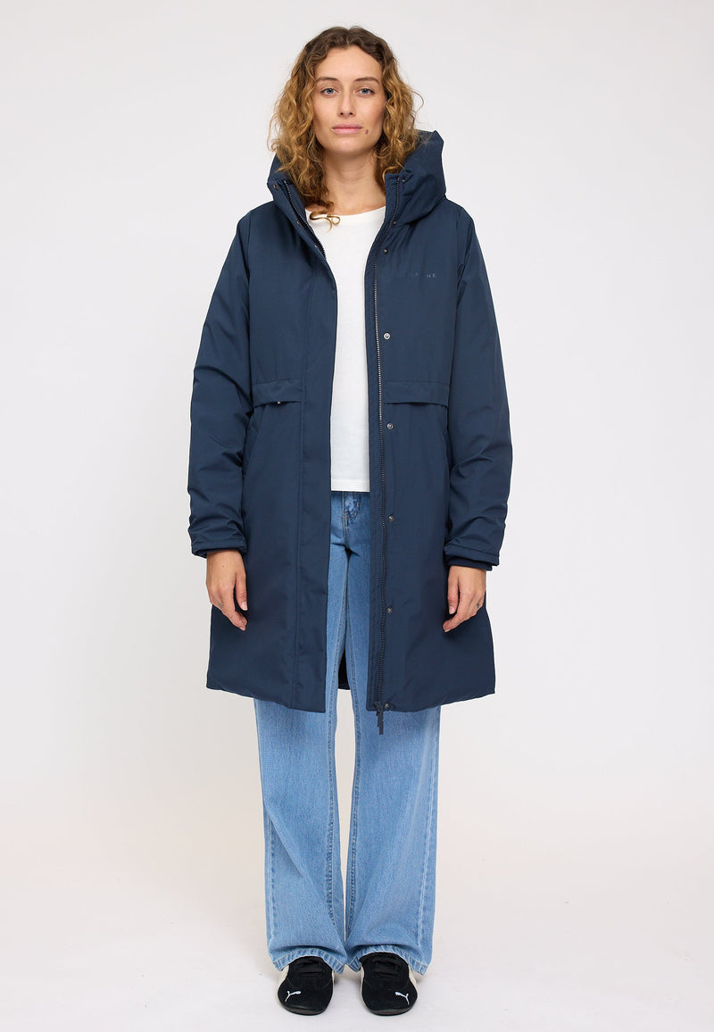 Angelique ist 1,75 und trägt Größe S