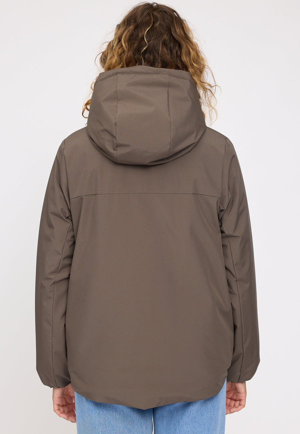 Angelique ist 1,75 und trägt Größe S