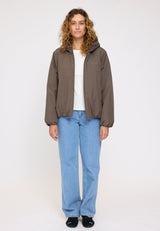 Angelique ist 1,75 und trägt Größe S