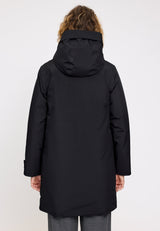 Angelique ist 1,75 und trägt Größe S