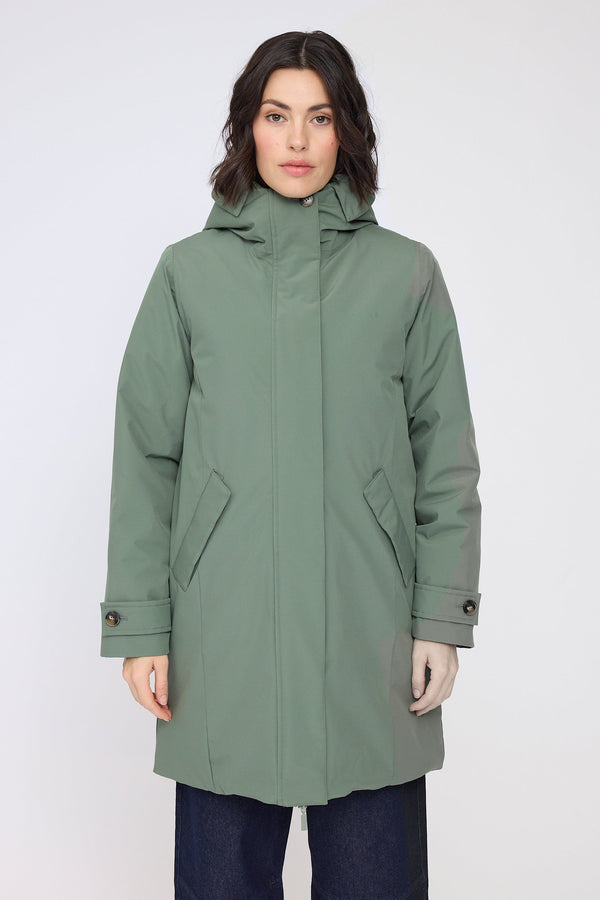 Maren ist 1,75 und trägt Größe S