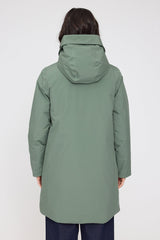 Maren ist 1,75 und trägt Größe S