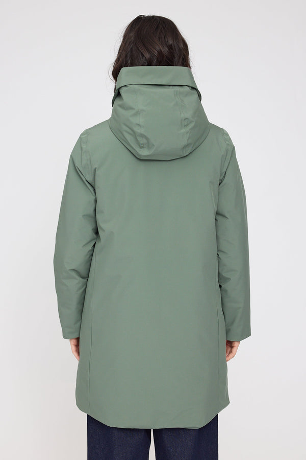 Maren ist 1,75 und trägt Größe S