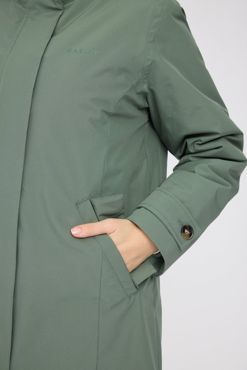 Maren ist 1,75 und trägt Größe S