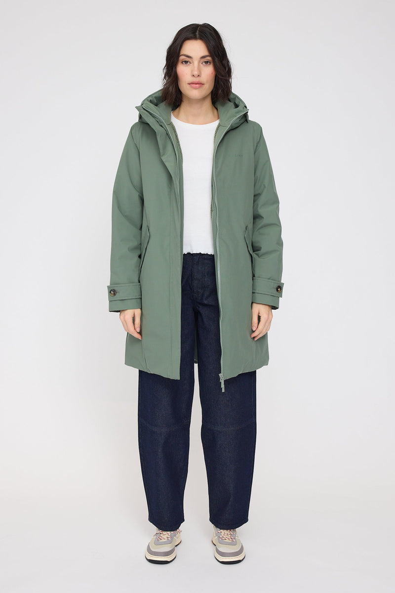 Maren ist 1,75 und trägt Größe S