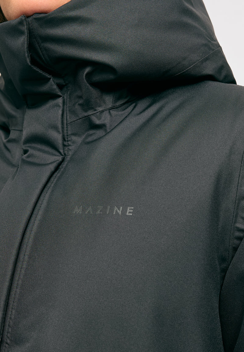 Kate ist 1.75m und trägt Größe S