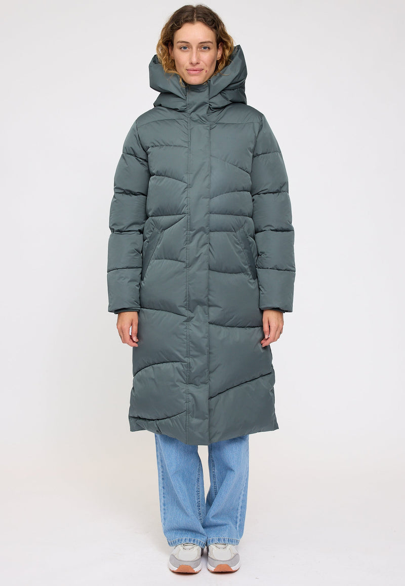 Angelique ist 1,75 und trägt Größe S