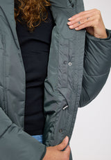 Angelique ist 1,75 und trägt Größe S