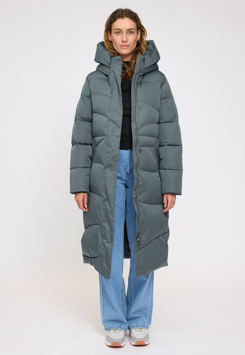 Angelique ist 1,75 und trägt Größe S