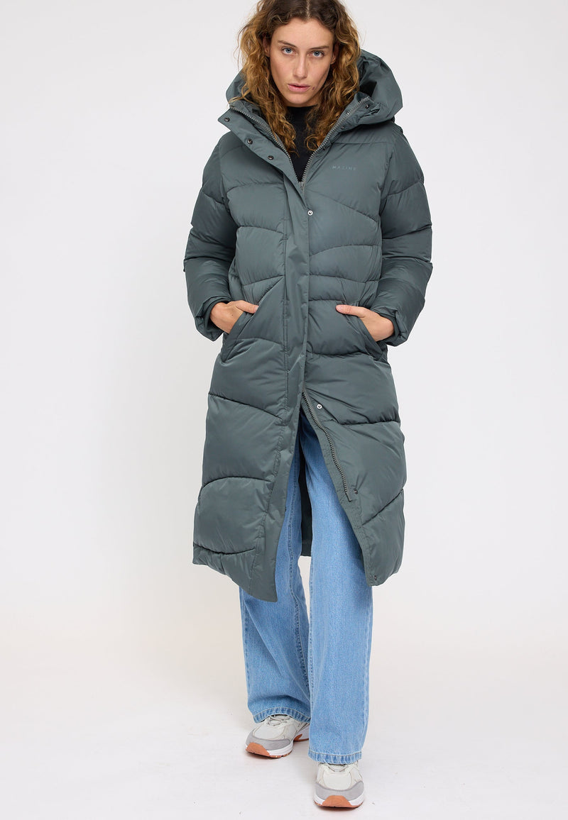 Angelique ist 1,75 und trägt Größe S