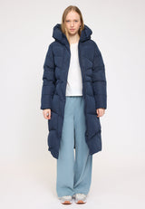 Julia ist 1,78 und trägt Größe S