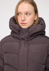 Julia ist 1,78 und trägt Größe S