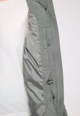 Julia ist 1,78 und trägt Größe S