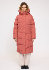 Angelique ist 1,75 und trägt Größe S