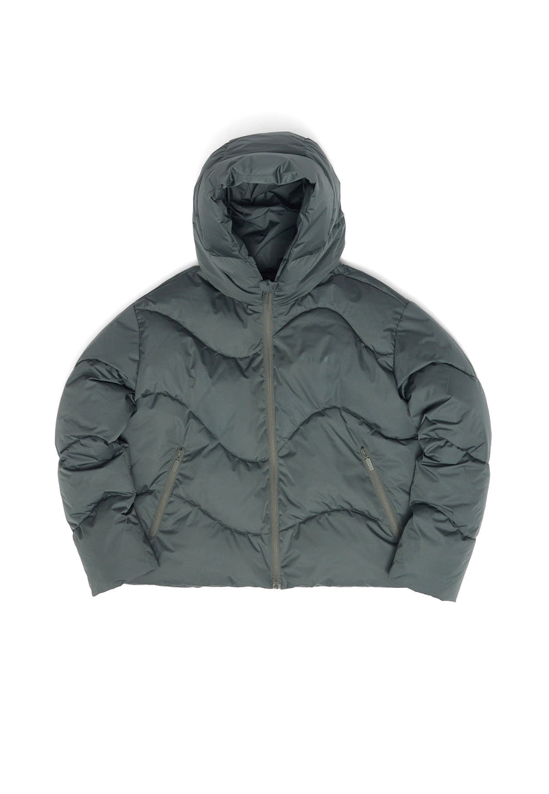 Julia ist 1,78 und trägt Größe S