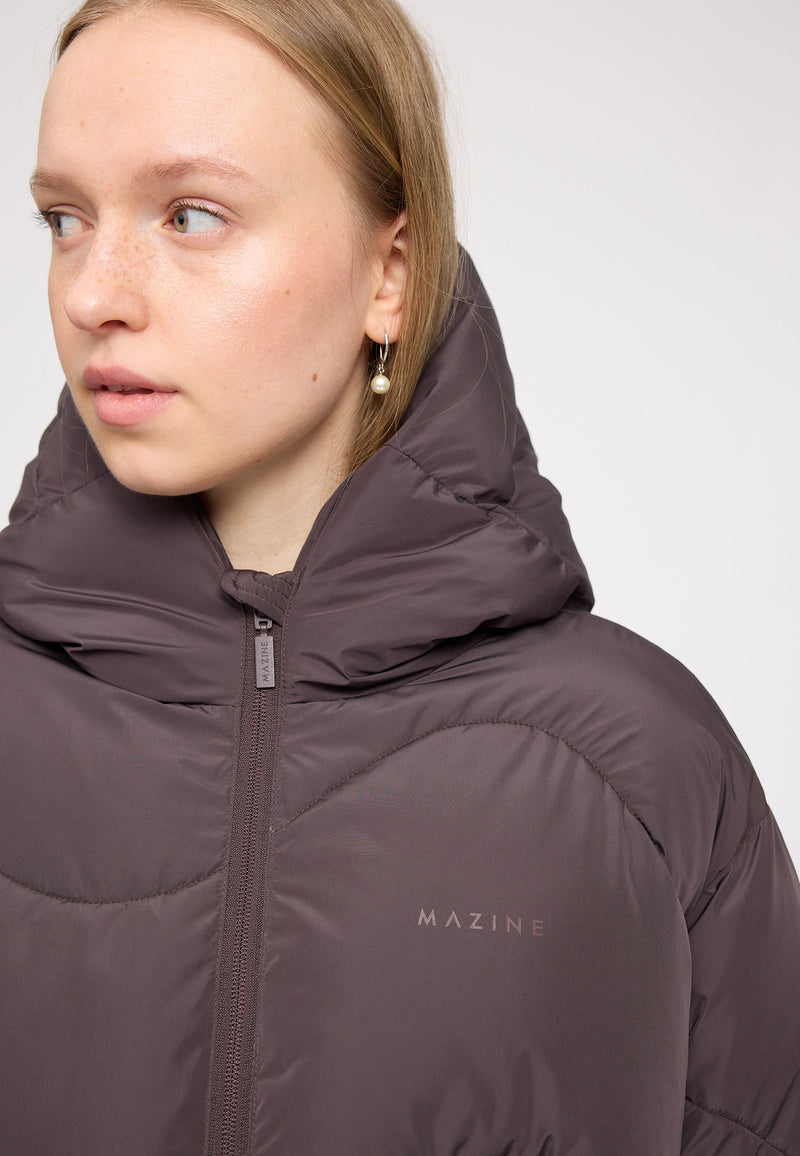 Julia ist 1,78 und trägt Größe S