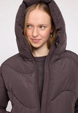 Angelique ist 1,75 und trägt Größe S