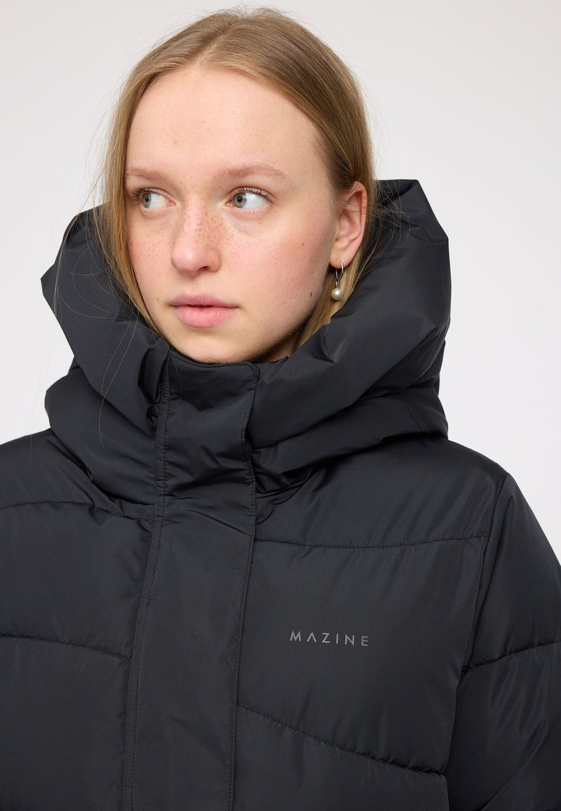 Julia ist 1,78 und trägt Größe S