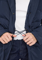 Maren ist 1,75 und trägt Größe S