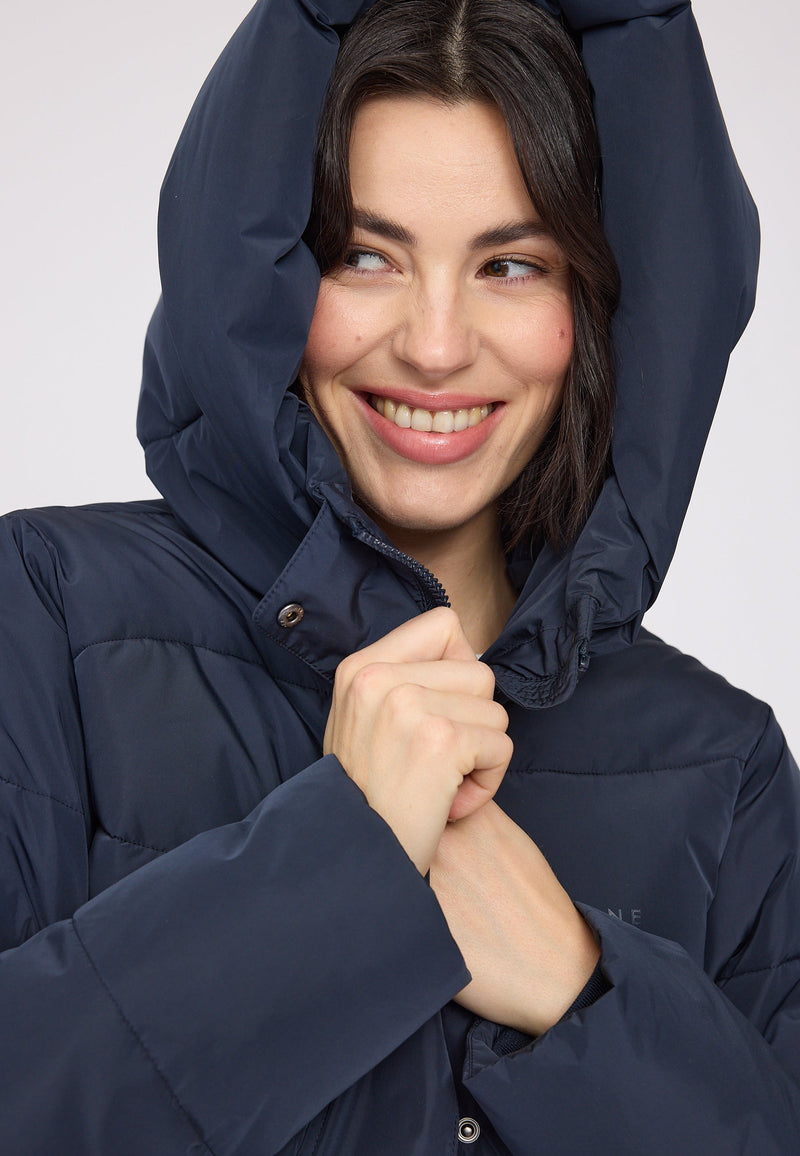 Angelique ist 1,75 und trägt Größe S