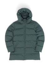 Julia ist 1,78 und trägt Größe S