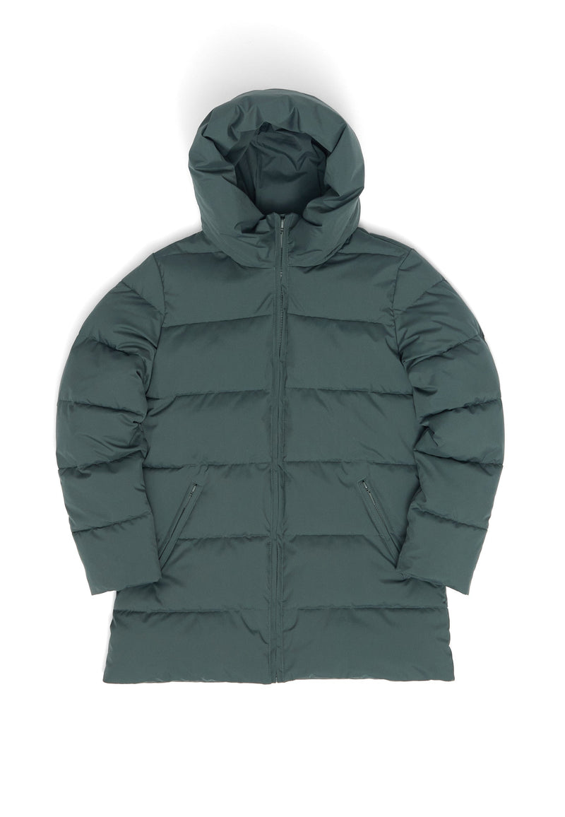 Julia ist 1,78 und trägt Größe S