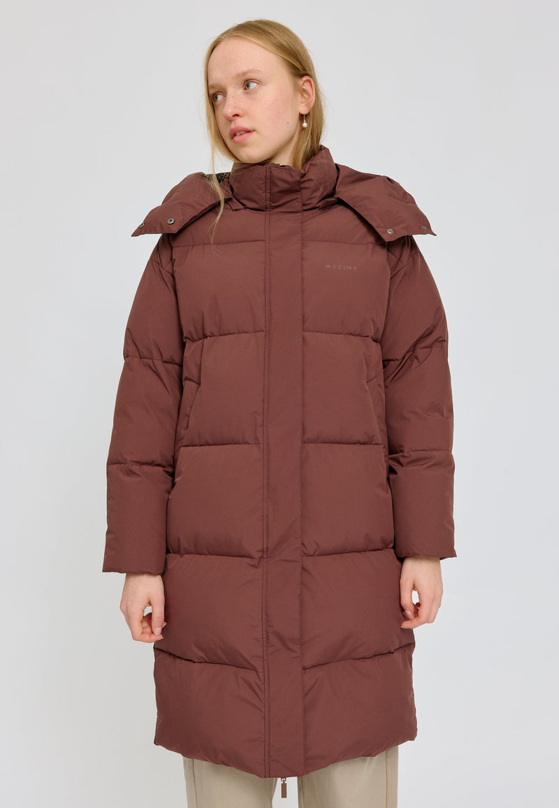 Julia ist 1,78 und trägt Größe S