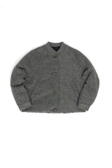 Maren ist 1,75 und trägt Größe S