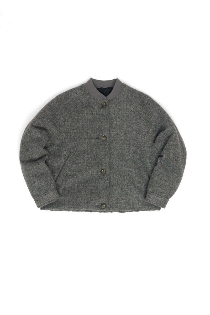 Maren ist 1,75 und trägt Größe S